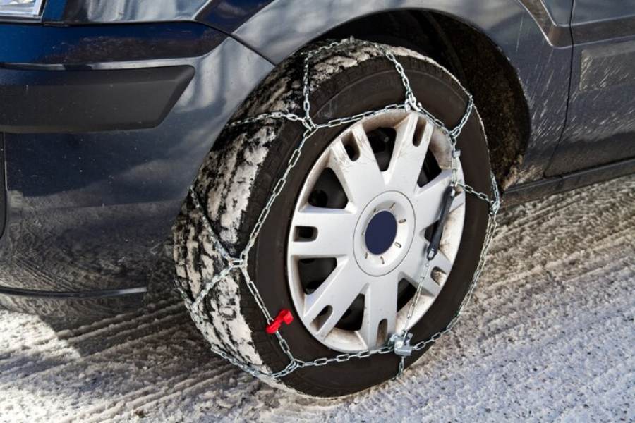 Are Tire Chains Legal in Michigan? Winter Driving Laws