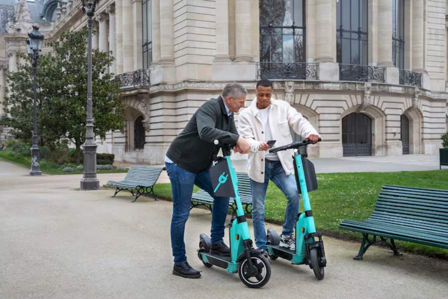 5 Reasons Seniors Prefer Step-Through Electric Bikes in 2025