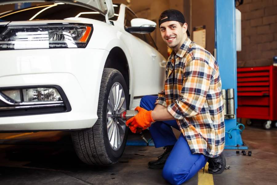 5 Signs That Your SUV Needs Urgent Maintenance Work